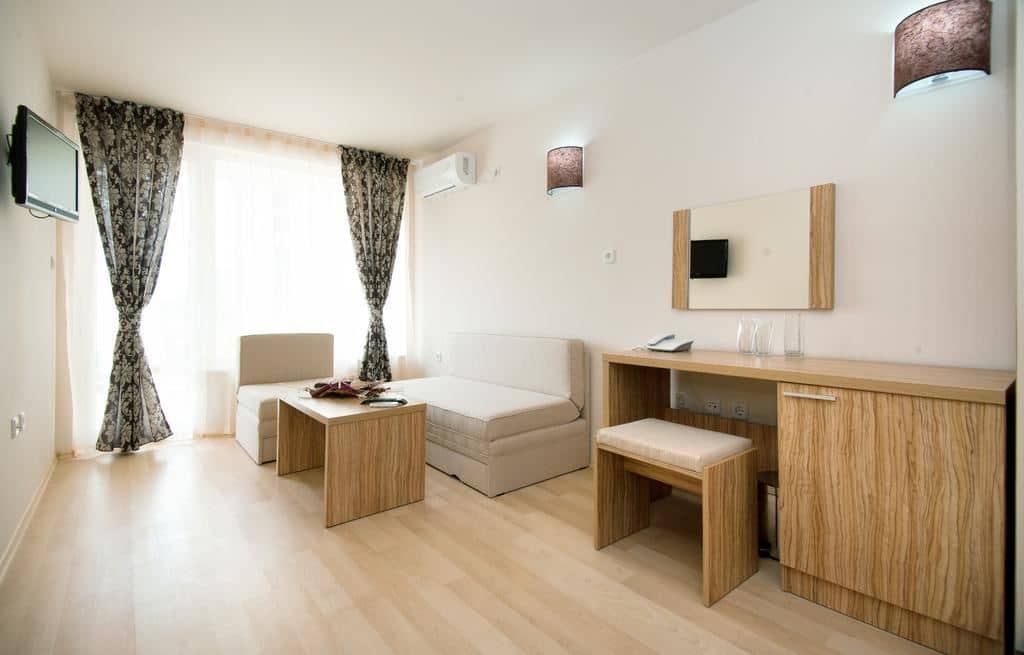 rooms-double-standard-suite-balcony
