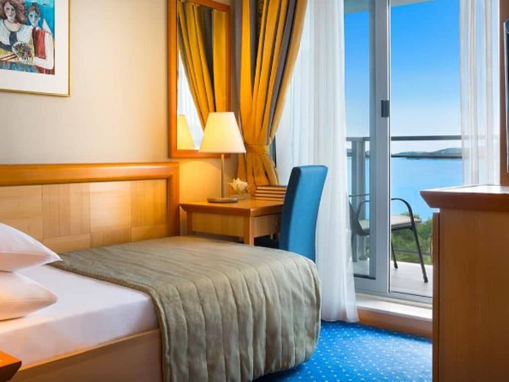 rooms-single-standard-room