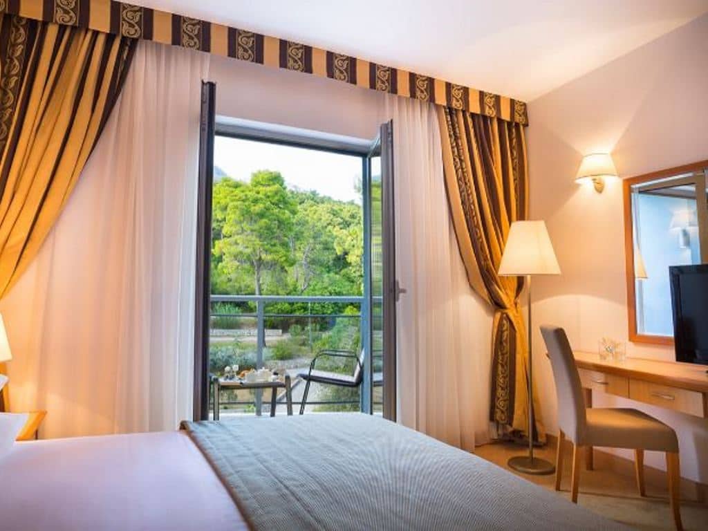 rooms-triple-superior-room