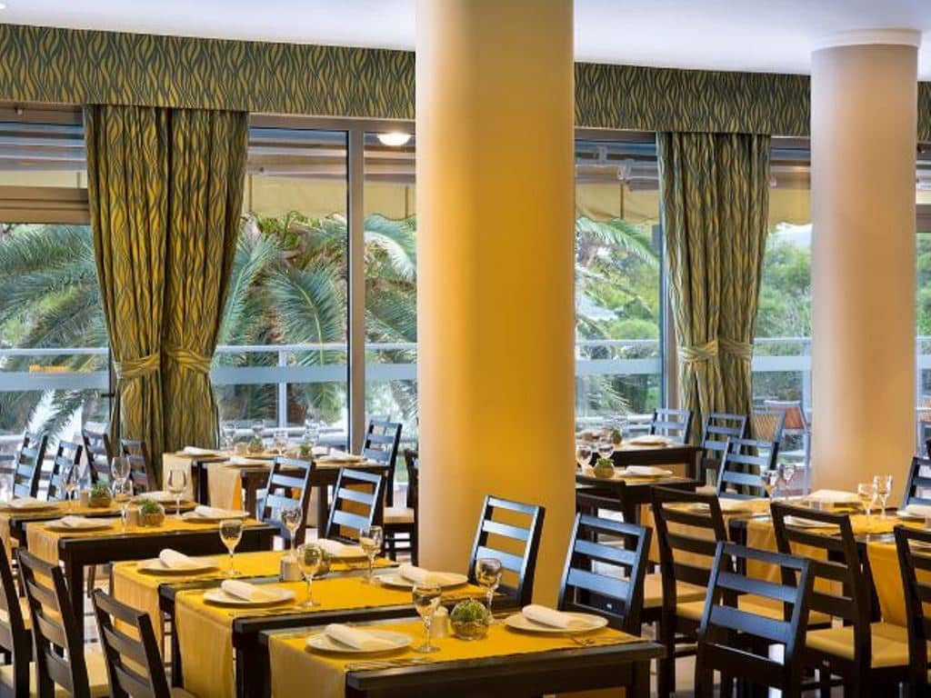 restaurants-restaurant