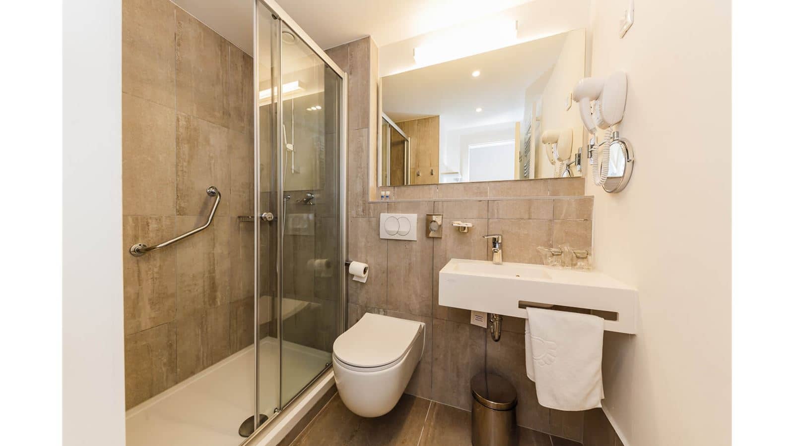 rooms-new-superior-room