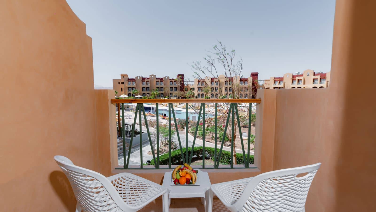 rooms-superior-room-pool-view