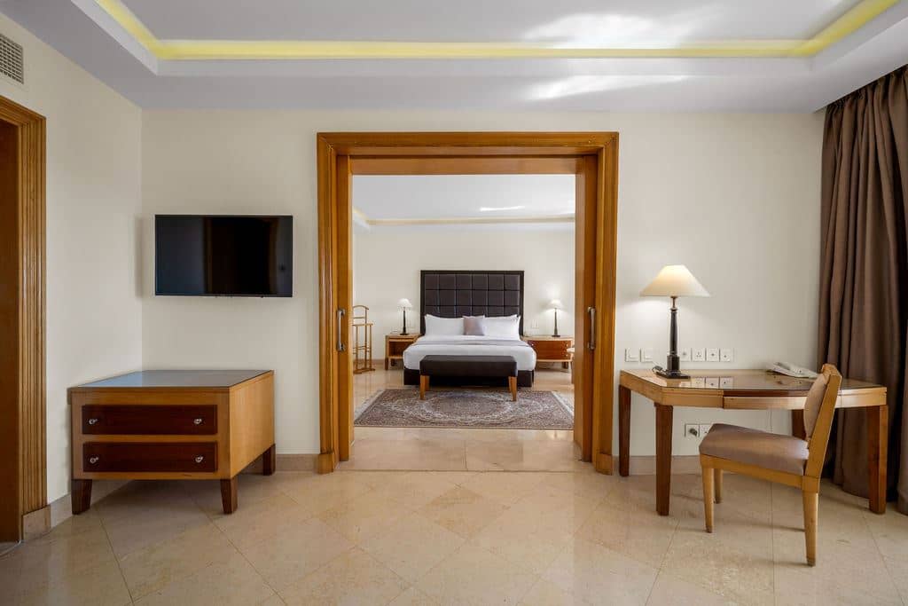 rooms-diplomatic-suite