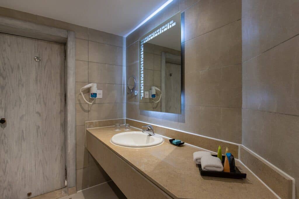 rooms-premium-deluxe-room-main-building
