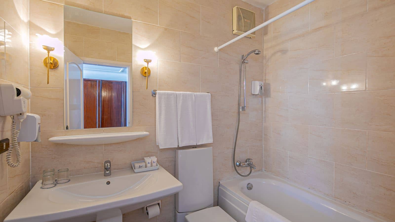 rooms-standard-room