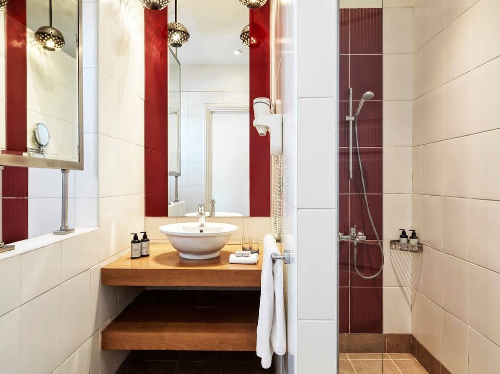 rooms-premium-pool-view