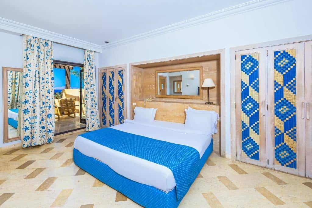 rooms-deluxe-room