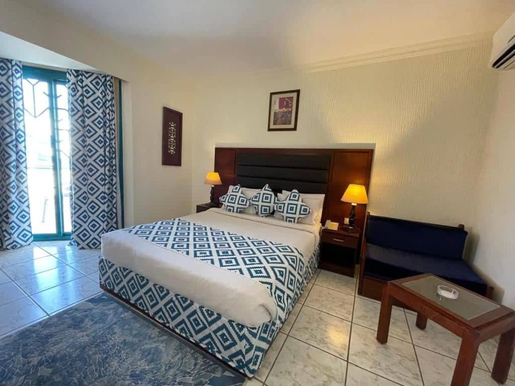 rooms-superior-room