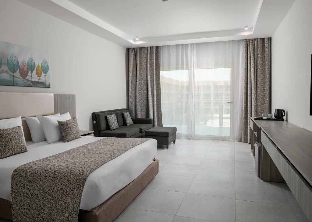 rooms-family-superior-2-bedrooms-pool-view