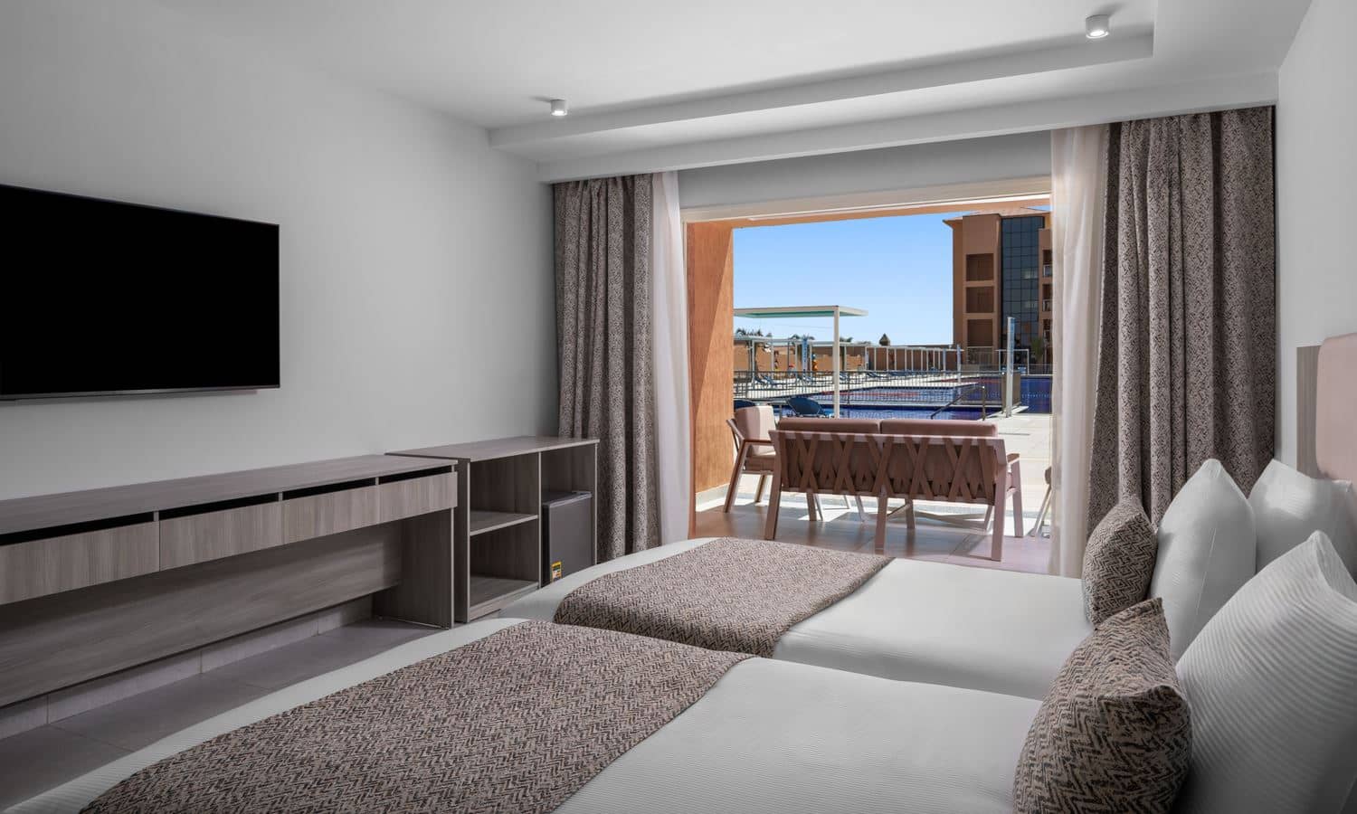 rooms-duplex-pool-view-+14-years