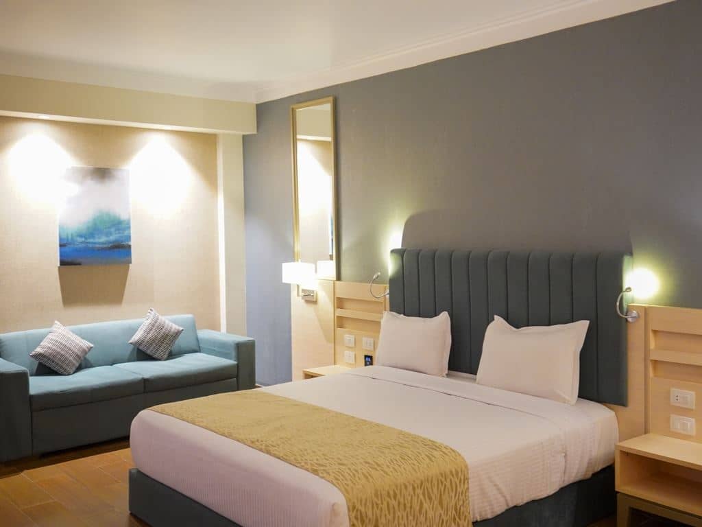 rooms-main-building-family-room-garden-view