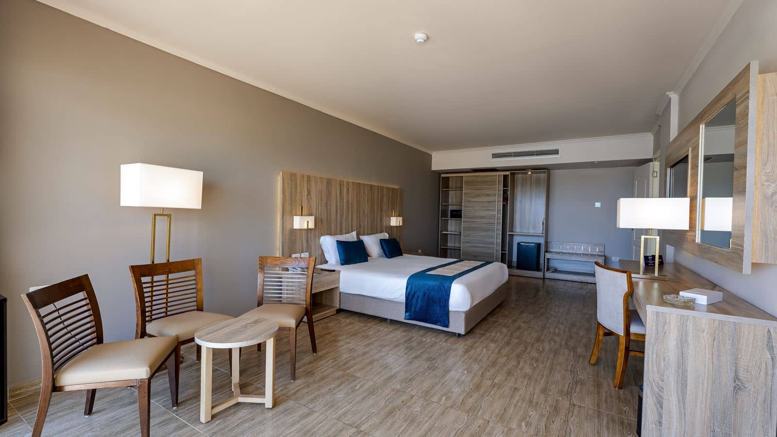 rooms-family-room-2-bedrooms-sea-view