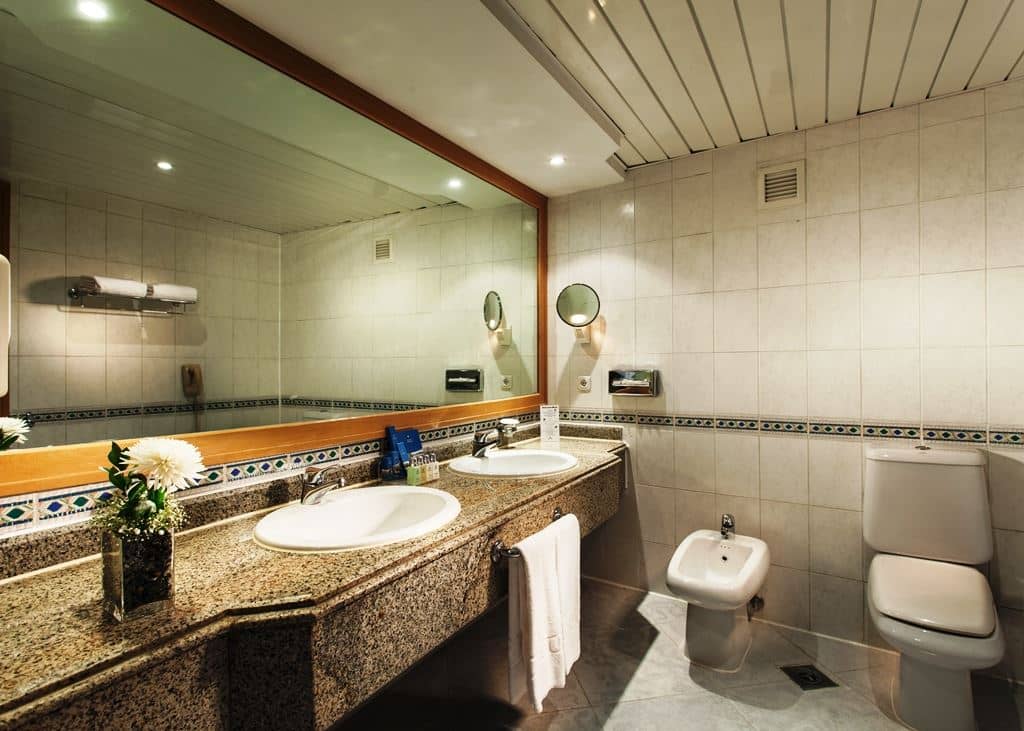 rooms-superior-room-pool--sea-view