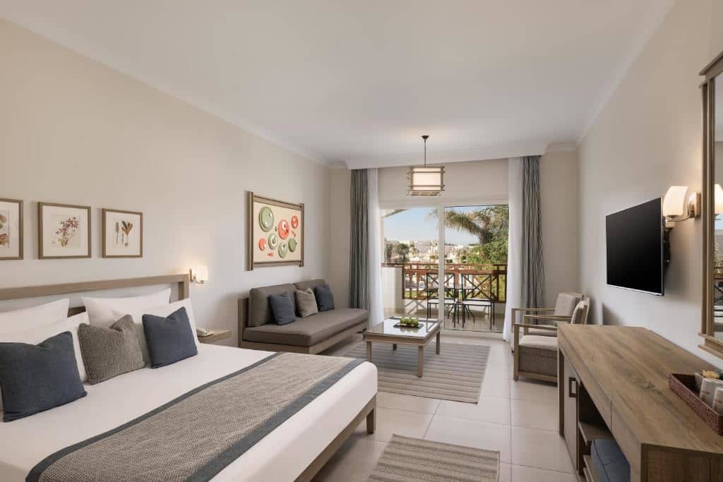 rooms-superior-room-pool-view