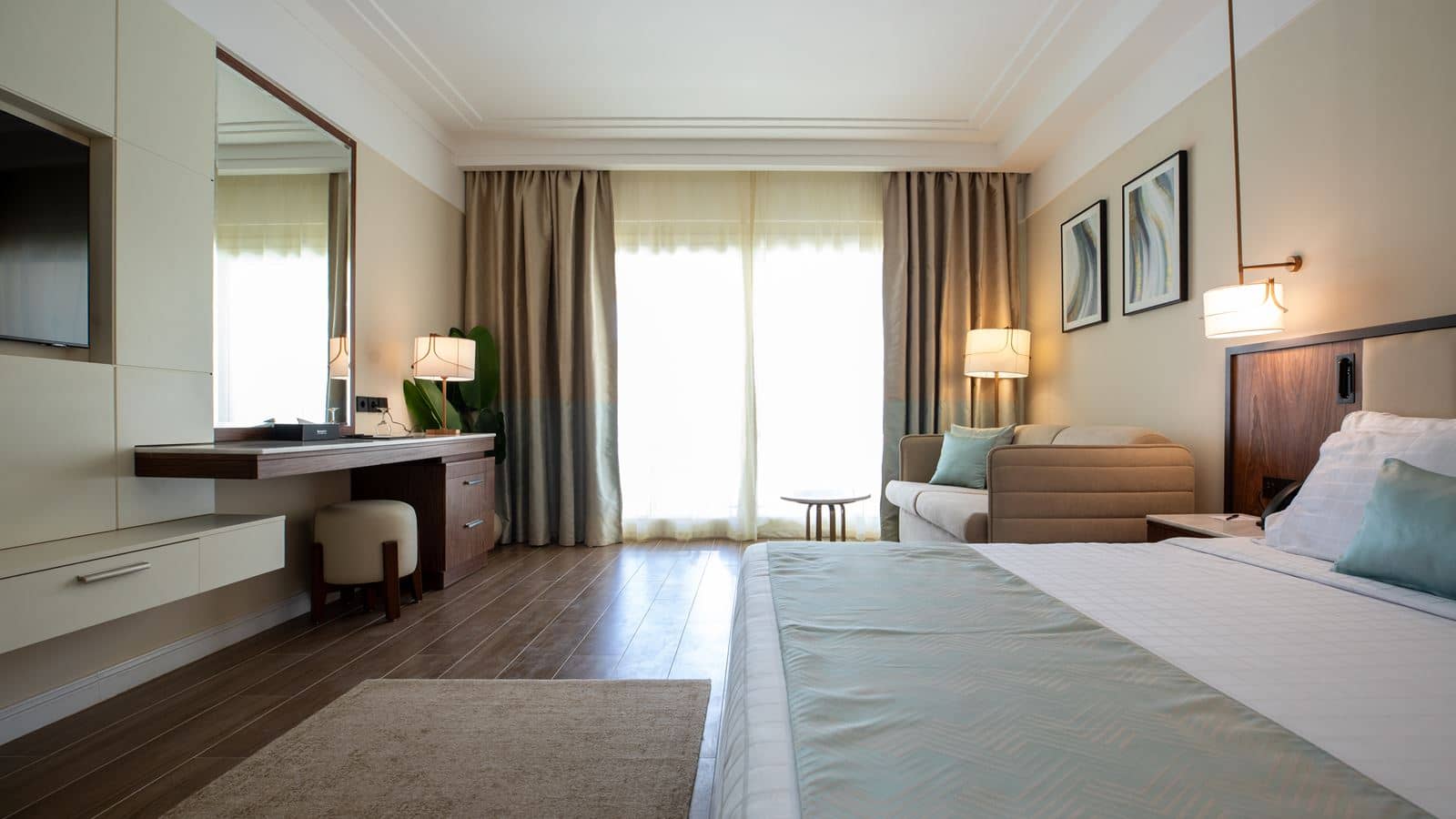 rooms-club-room-pool--side-sea-view