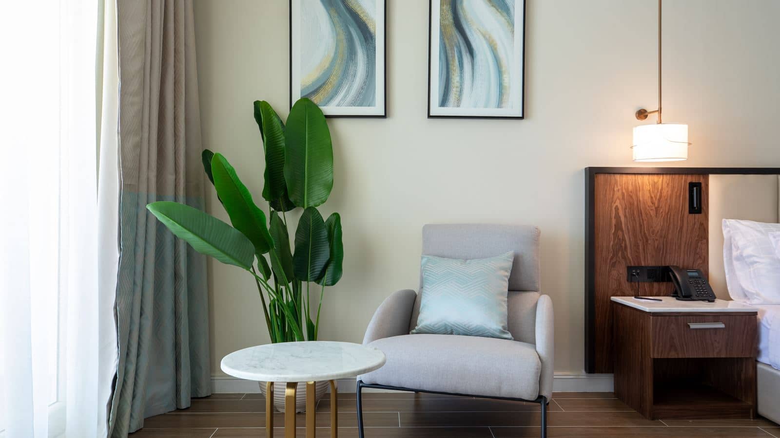 rooms-grand-club-room-beach-front-view-vip-amenities