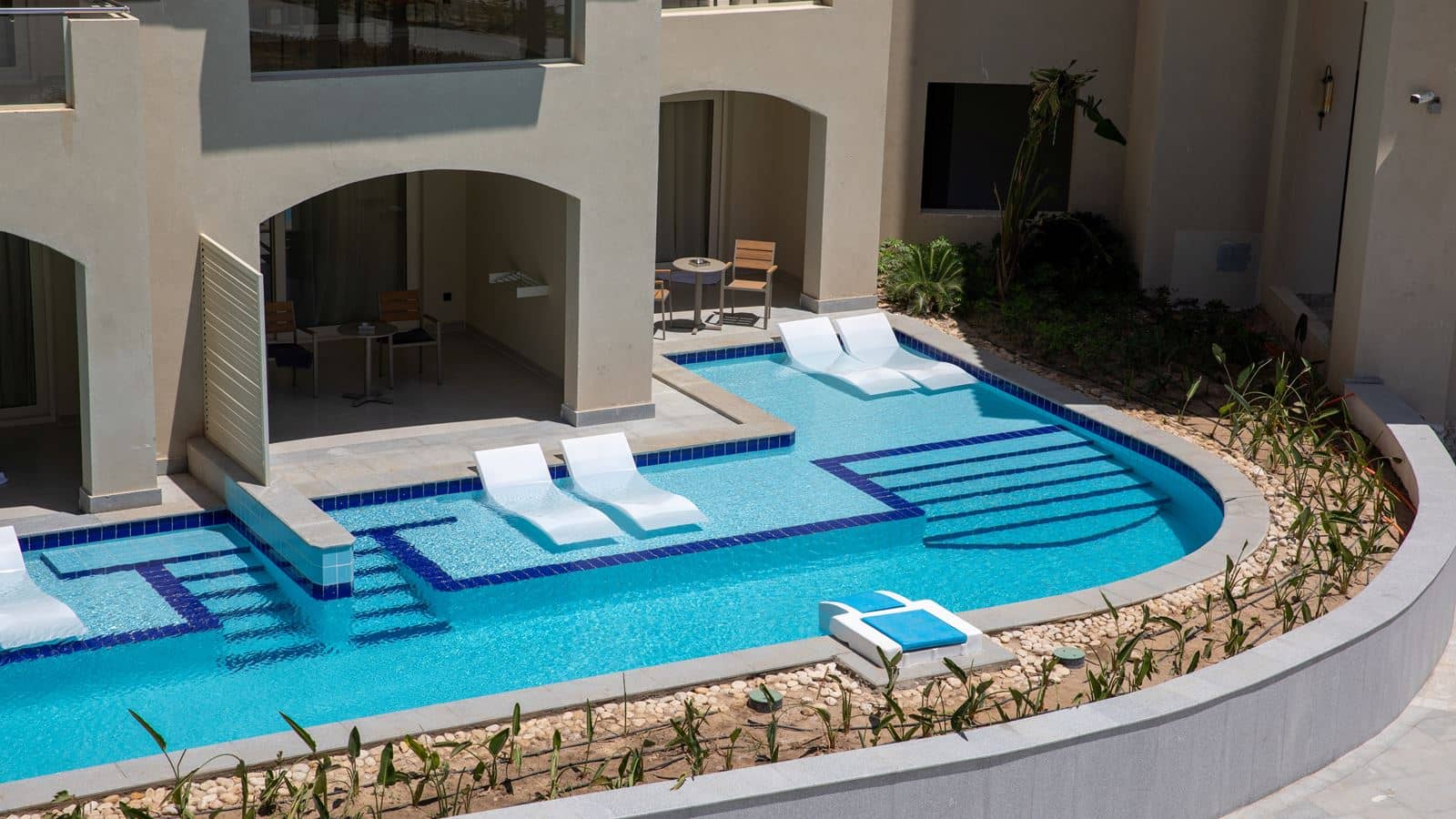 rooms-swim-up-club-+18