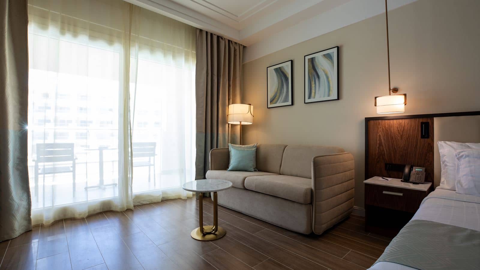 rooms-coral-superior-room-avenue-view