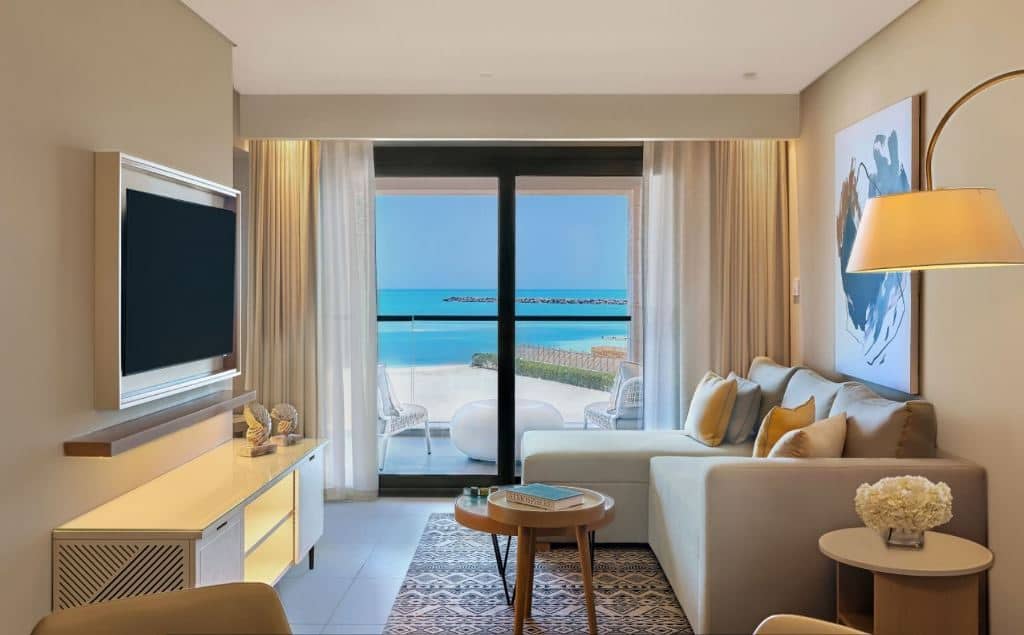 rooms-one-bedroom-suite-marina-city-view