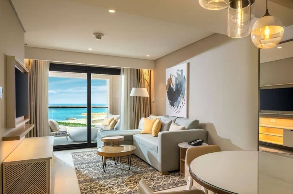 rooms-one-bedroom-suite-marina-city-view