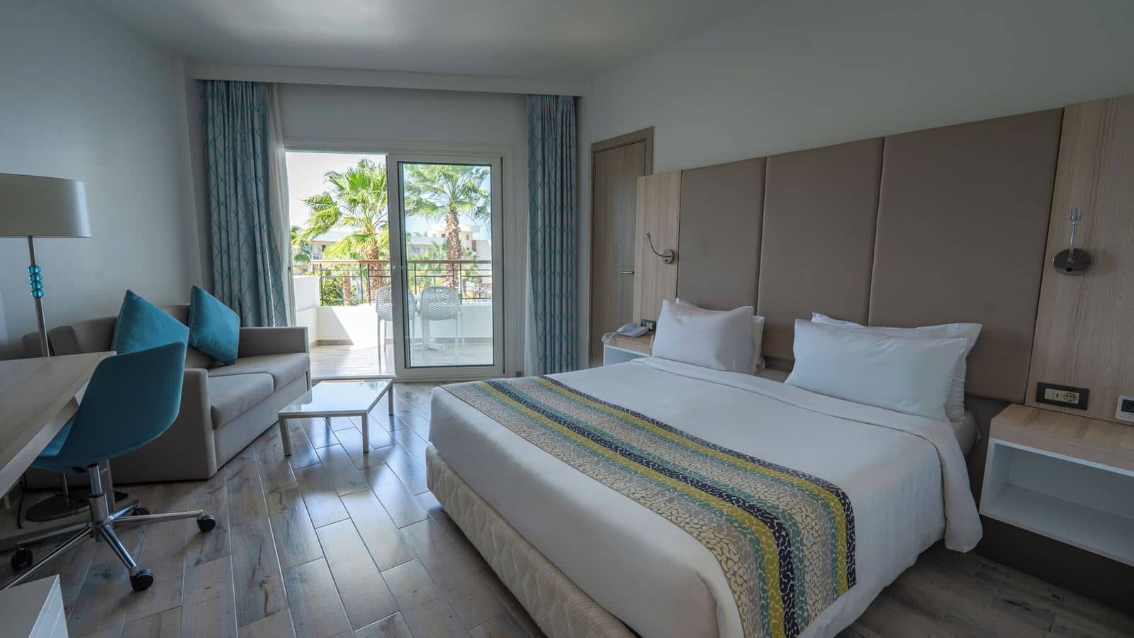 rooms-deluxe-room