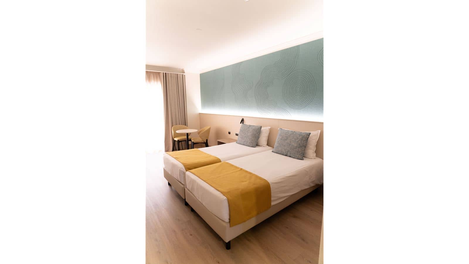 rooms-double-room-side-sea-and-pool-view-dbl-vmlvp