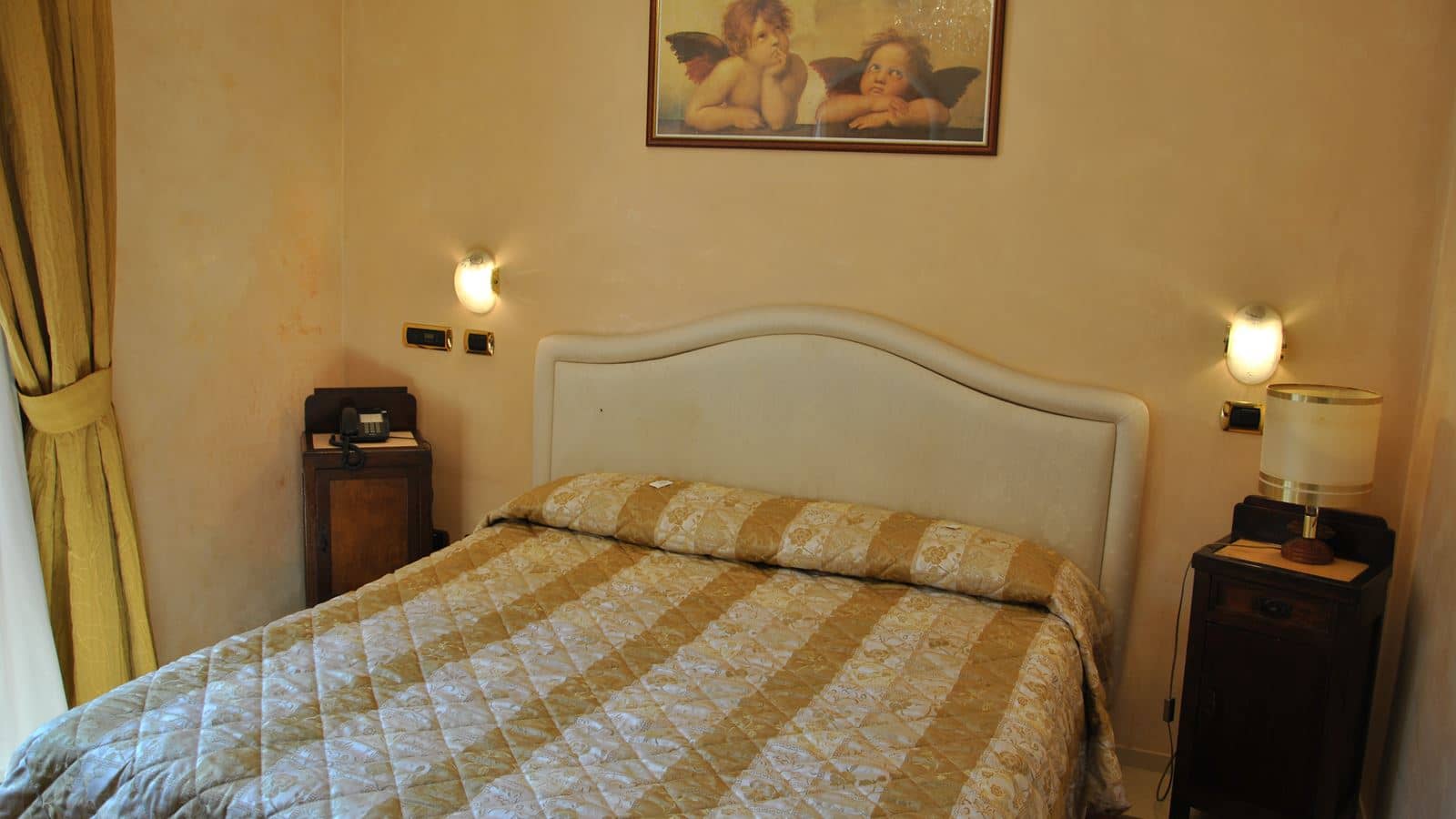rooms-ambassador-room