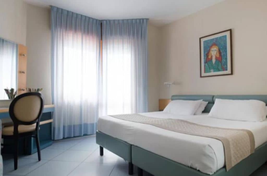 rooms-standard-balcony-room
