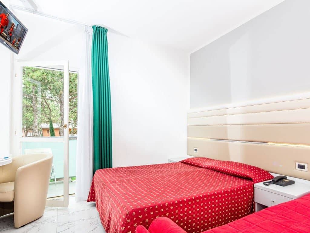 rooms-superior-room