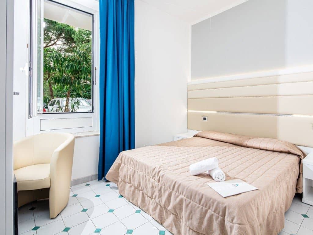 rooms-standard-room