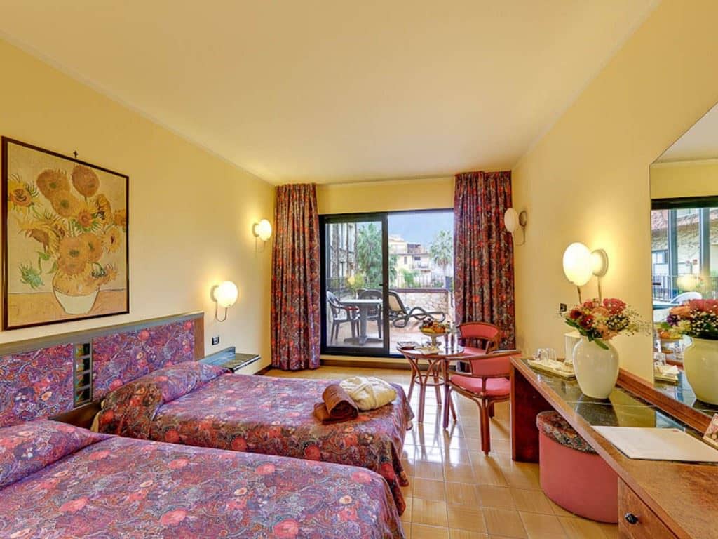 rooms-balcony-room