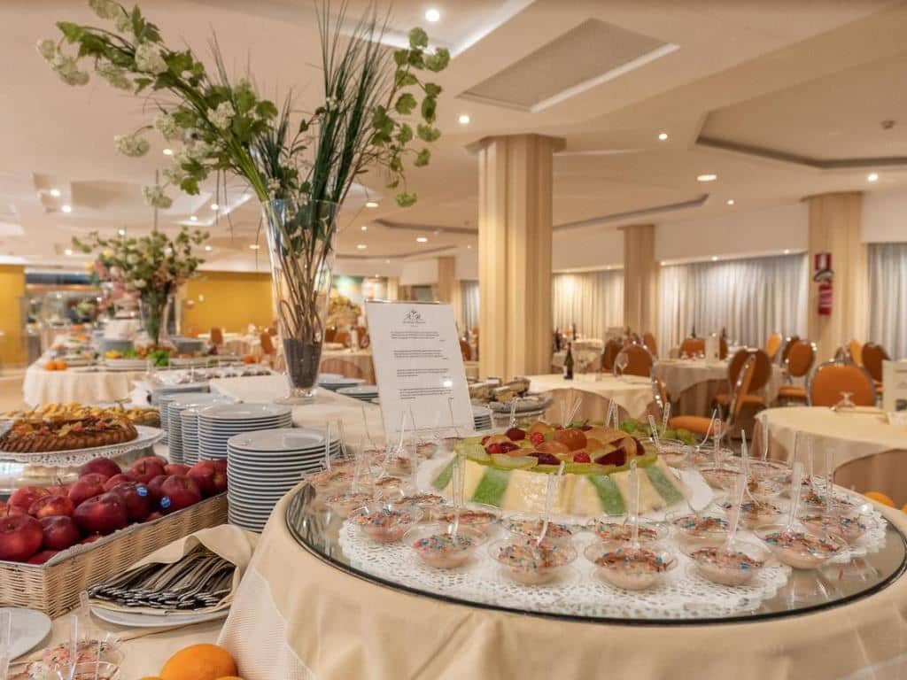 restaurants-restaurant