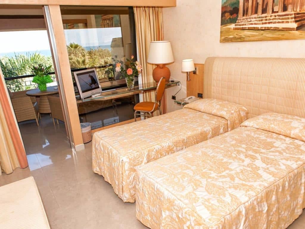 rooms-economy-room-with-terrace