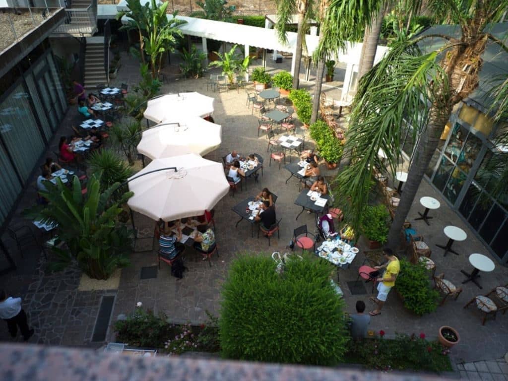 restaurants-restaurant