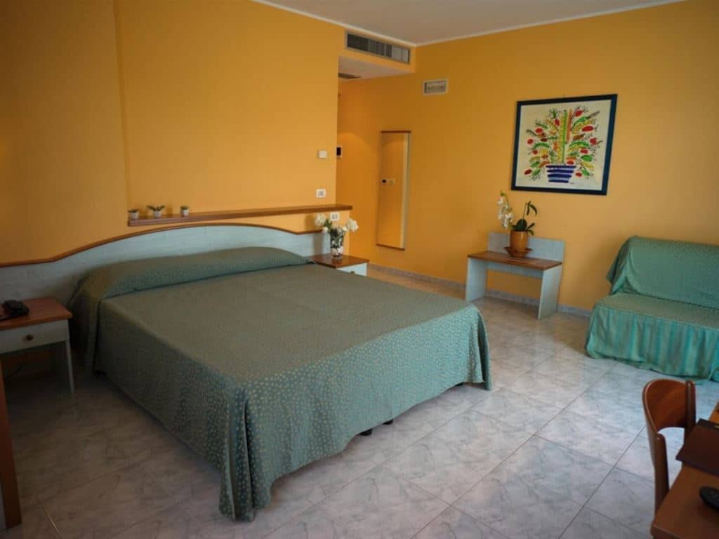 rooms-economy-room