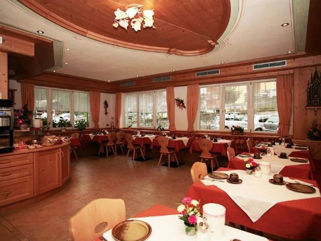 restaurants-restaurant