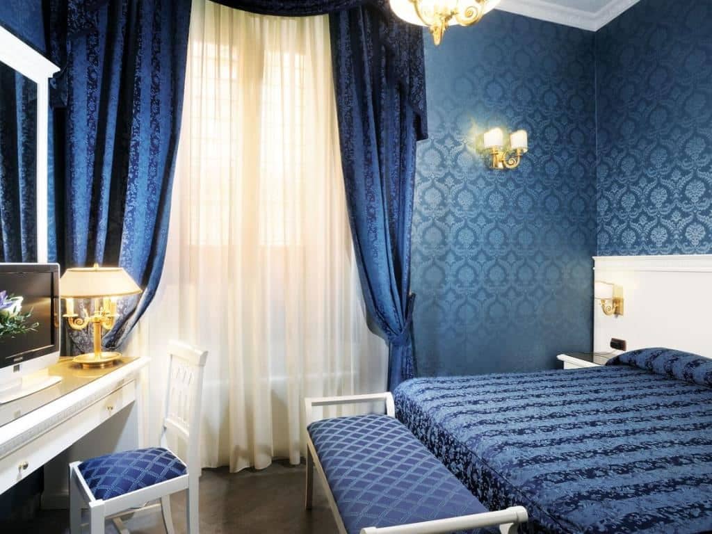 rooms-classic-room