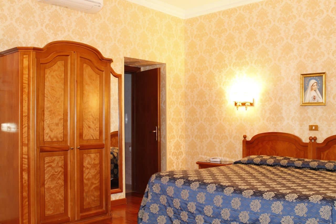 rooms-standard-room