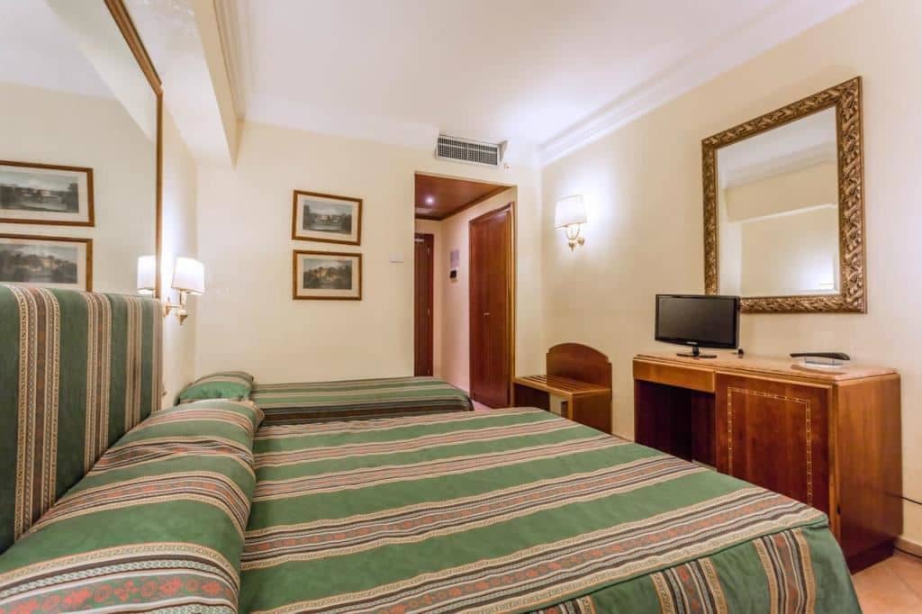 rooms-standard-room-triple