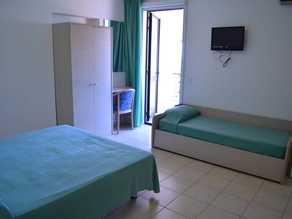 rooms-double-room-lateral-sea-view