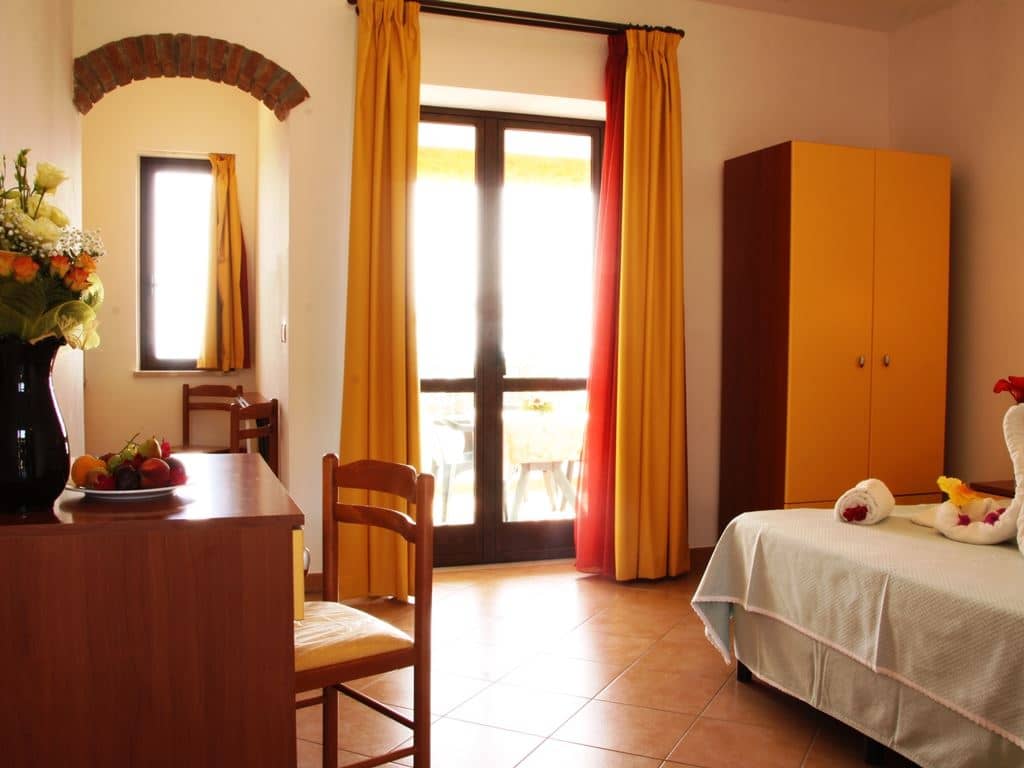 rooms-double-room-lateral-sea-view