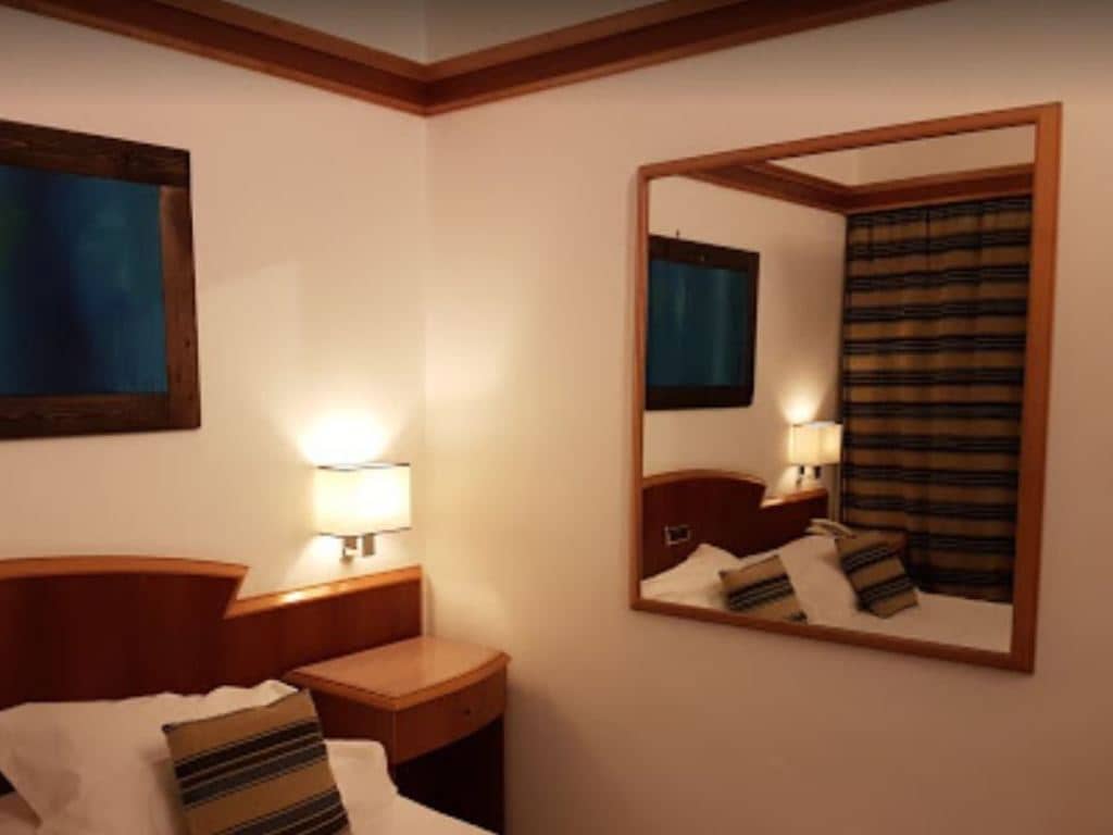 rooms-standard-room