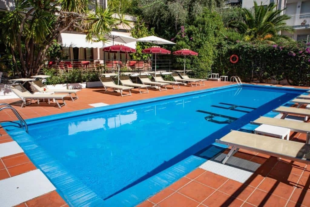 pools-outdoor-pool