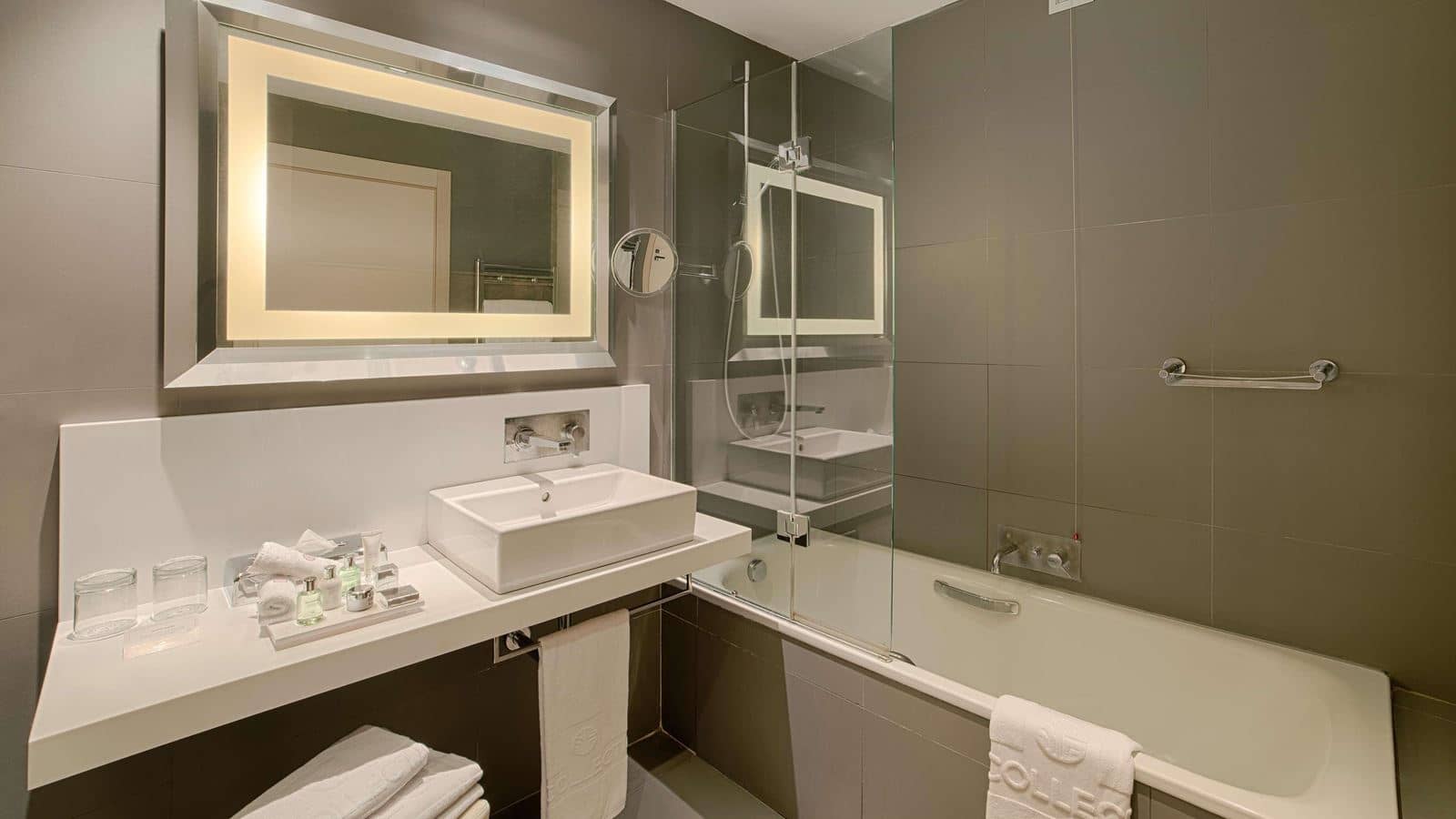 rooms-double-single-use-superior-with-views
