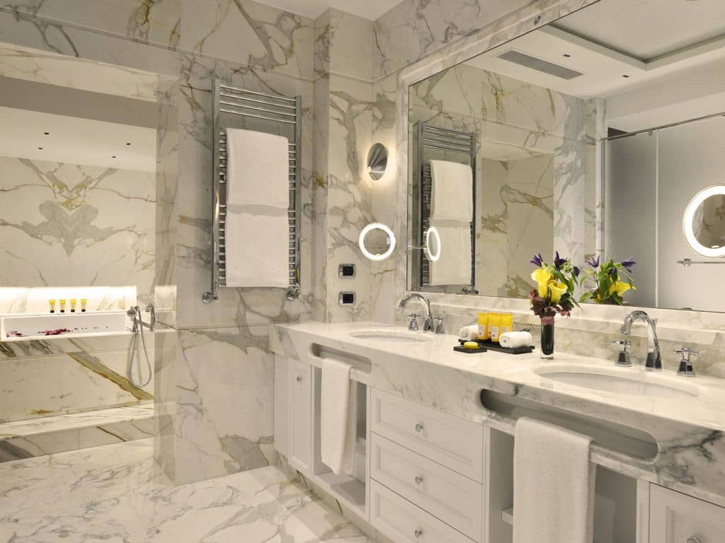 rooms-suite-with-terrace