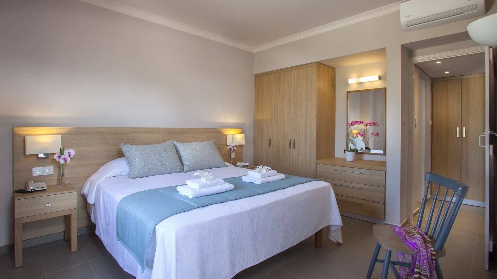 rooms-1-bedroom-superior-apartment-balcony-or-terrace