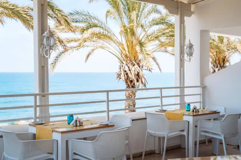 restaurants-sunset-bar-and-terrace