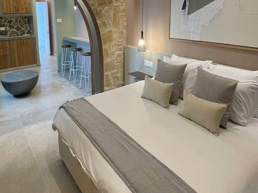 rooms-deluxe-suite-seaview