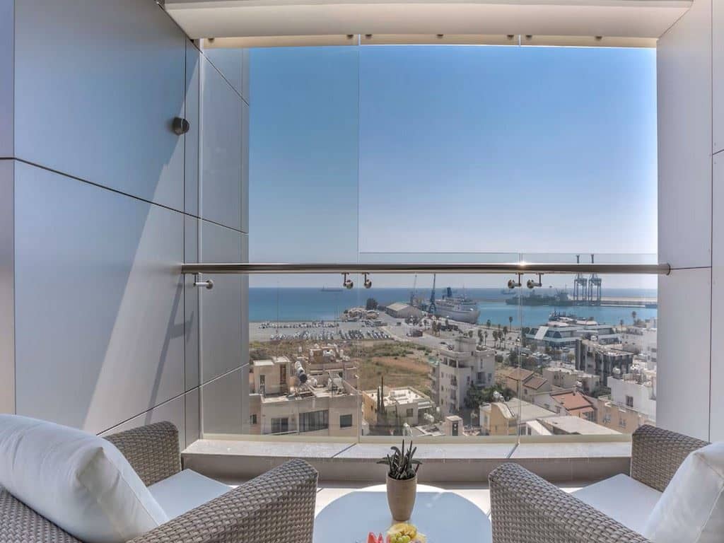 rooms-singleuse-premium-room-seaview-balcony-or-terrace