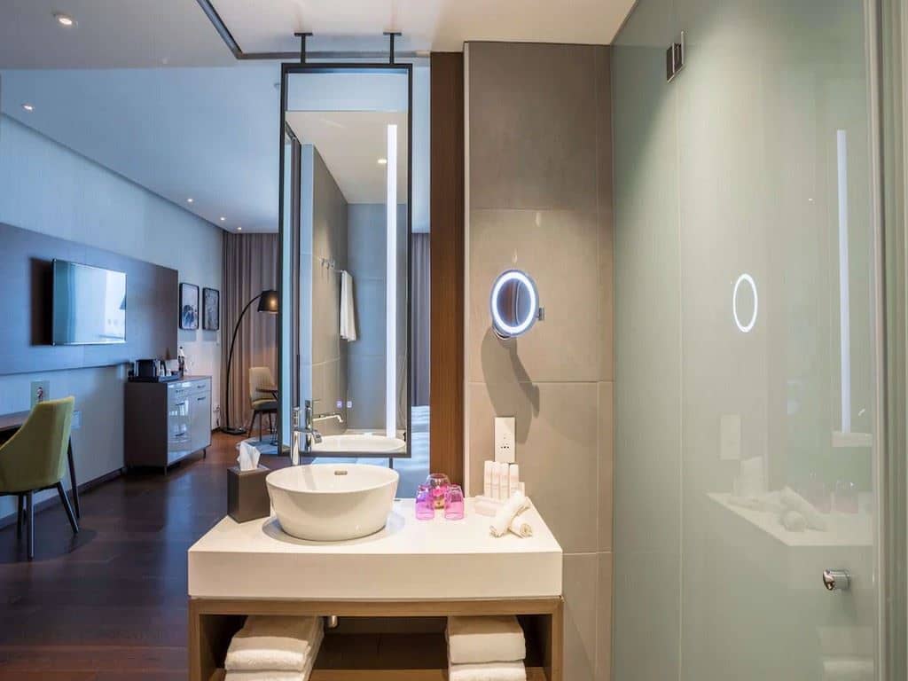 rooms-singleuse-premium-room-seaview-balcony-or-terrace